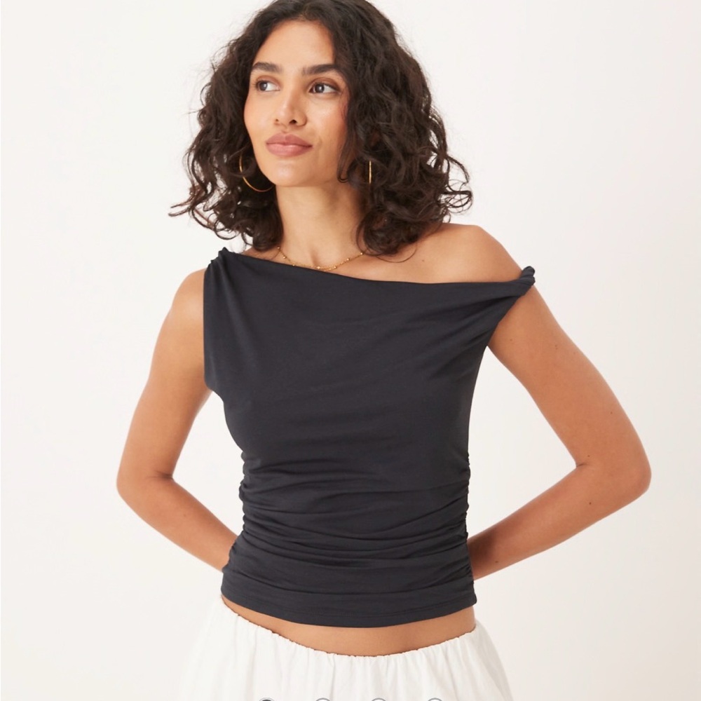 Abercrombie & Fitch Asymmetrical Twist Top in Black (NWT)